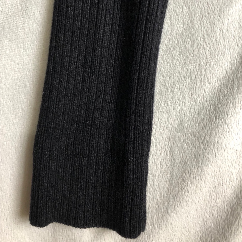 Express V-neck pullover - Picture 6 of 8